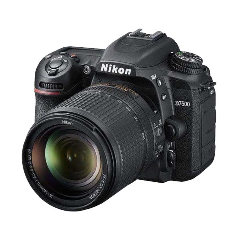 Cámara Nikon D7200 + 18-140mm